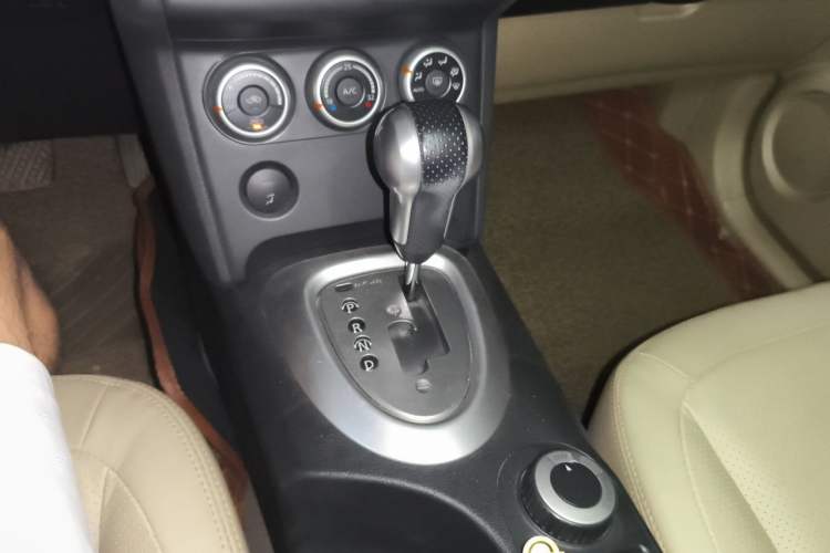 Used Nissan Qashqai 2011 2.0 XV Dragon CVT 4WD Gear Lever