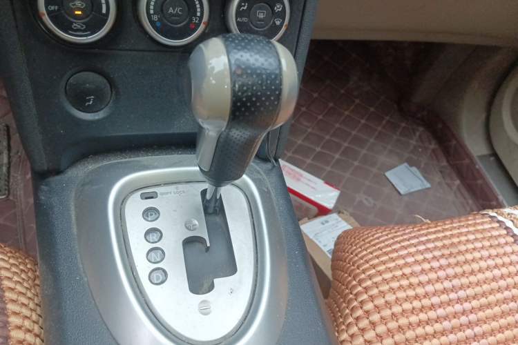 Used Nissan Qashqai 2011 2.0 XV Lea CVT 2WD Gear Lever