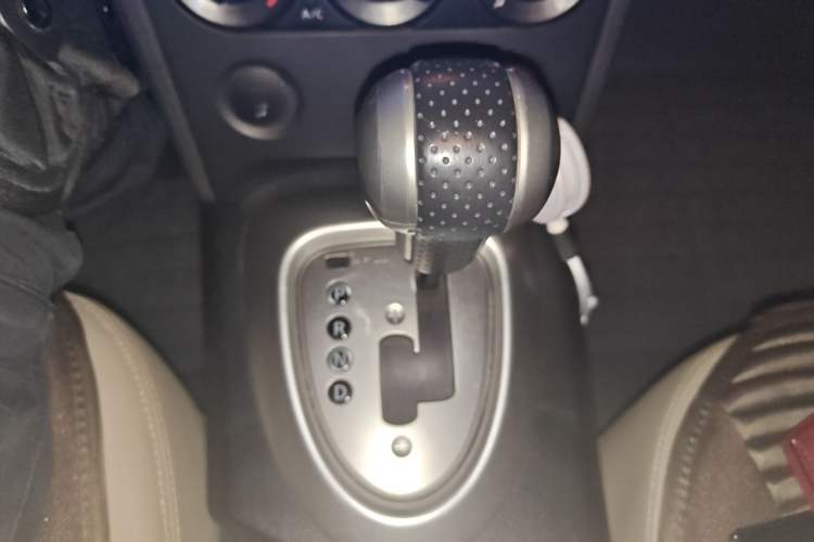 Used Nissan Qashqai 2011 2.0 XL Fire CVT 2WD Gear Lever