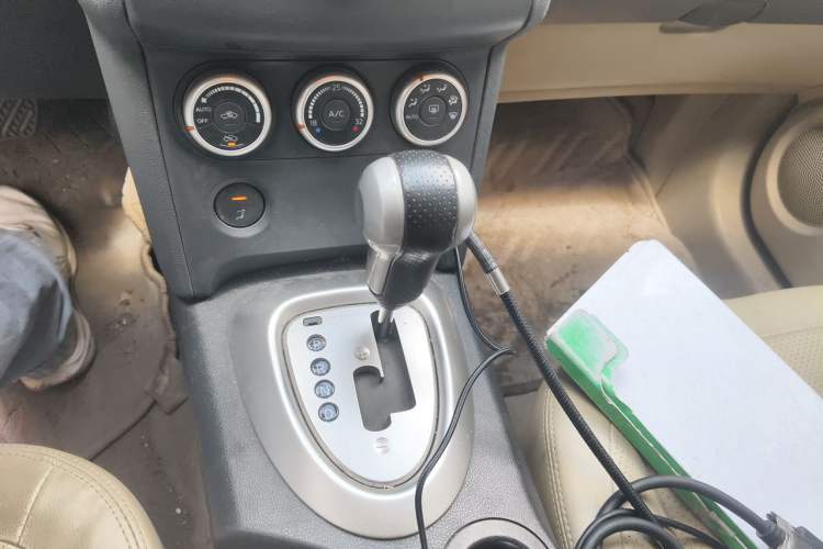 Used Nissan Qashqai 2011 2.0 XV Lea CVT 2WD Gear Lever