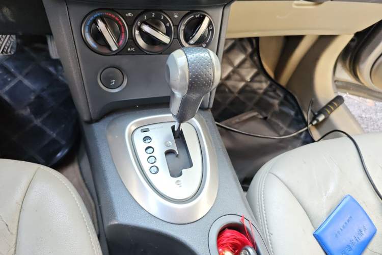 Used Nissan Qashqai 2011 2.0 XL Fire CVT 2WD Gear Lever