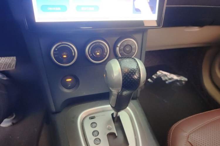 Used Nissan Qashqai 2011 2.0 XV Lea CVT 2WD Gear Lever