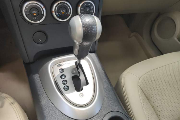 Used Nissan Qashqai 2011 2.0 XV Lea CVT 2WD Gear Lever