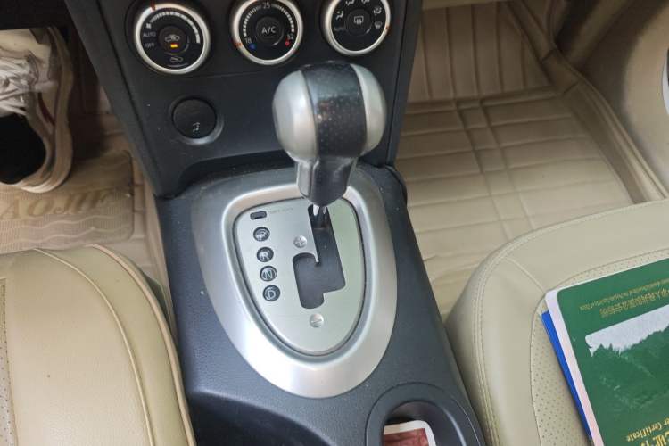 Used Nissan Qashqai 2011 2.0 XV Lea CVT 2WD Gear Lever