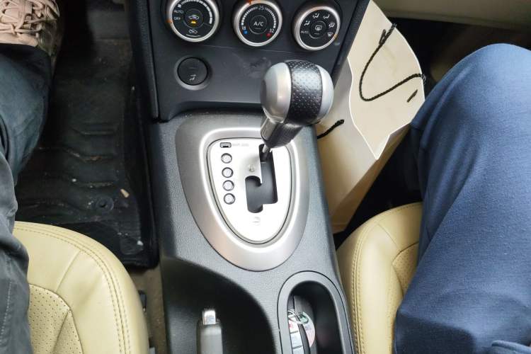Used Nissan Qashqai 2011 2.0 XV Lea CVT 2WD Gear Lever