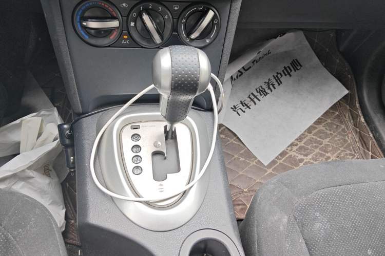 Used Nissan Qashqai 2011 2.0 XL Fire CVT 2WD Gear Lever