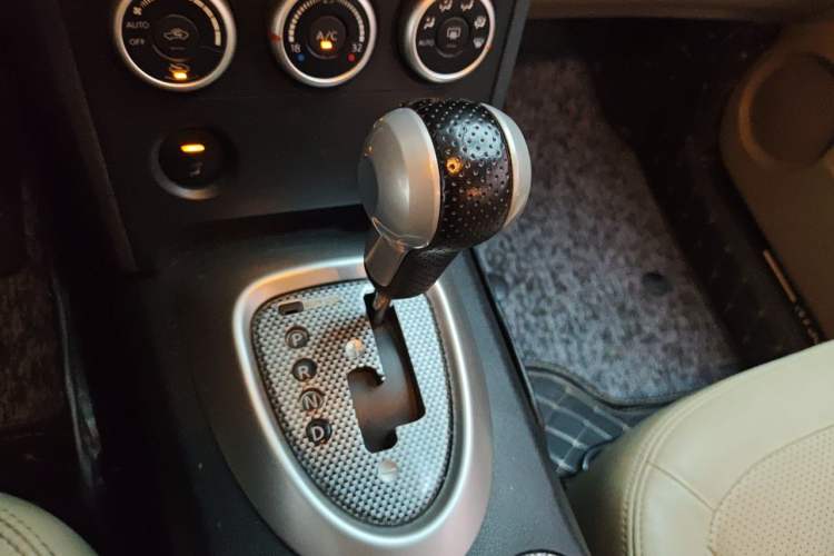Used Nissan Qashqai 2011 2.0 XV Lea CVT 2WD Gear Lever