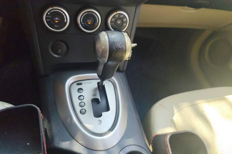 Used Nissan Qashqai 2011 2.0 XV Lea CVT 2WD Gear Lever