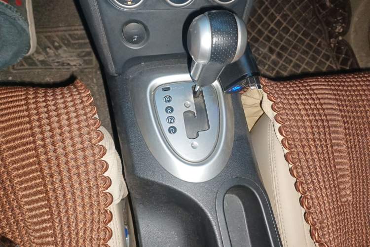 Used Nissan Qashqai 2011 2.0 XV Lea CVT 2WD Gear Lever