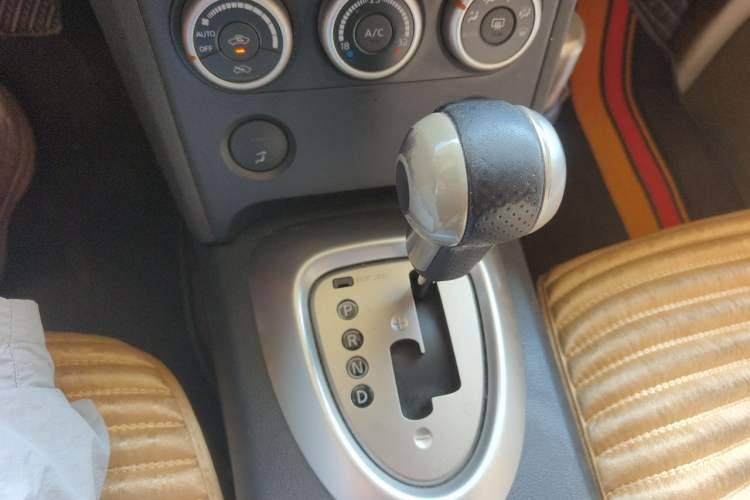 Used Nissan Qashqai 2011 2.0 XV Lea CVT 2WD Gear Lever