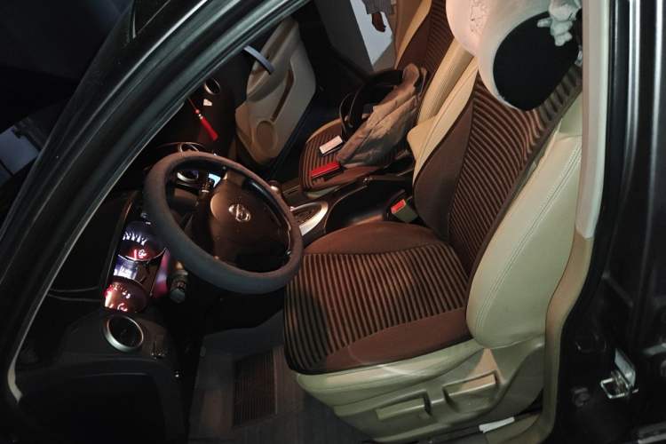 Used Nissan Qashqai 2011 2.0 XL Fire CVT 2WD Left Front Seat