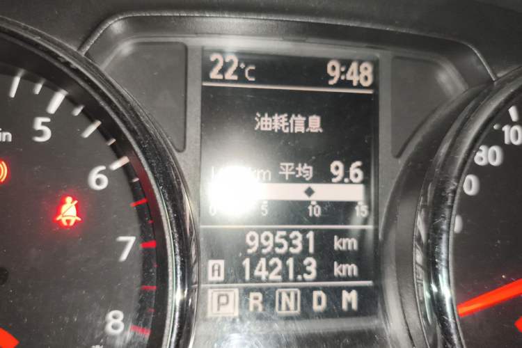 Used Nissan Qashqai 2011 2.0 XV Dragon CVT 4WD Odometer Close Up