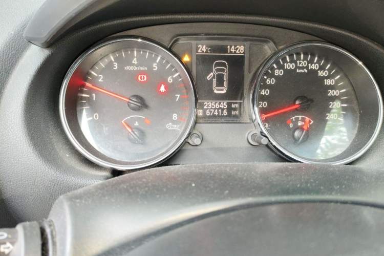 Used Nissan Qashqai 2011 2.0 XL Fire 6MT 2WD Odometer Close Up