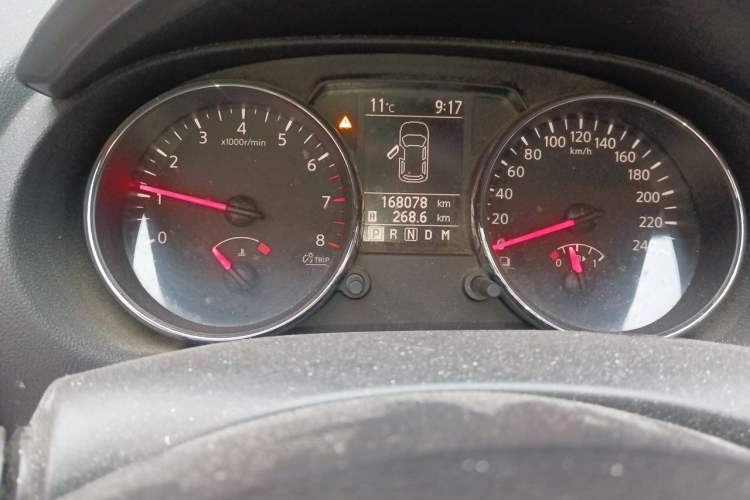 Used Nissan Qashqai 2011 2.0 XV Lea CVT 2WD Odometer Close Up
