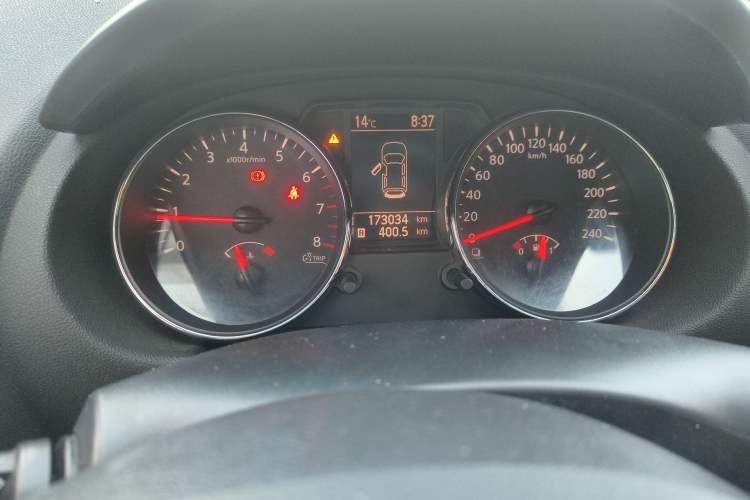 Used Nissan Qashqai 2011 2.0 XL Fire 6MT 2WD Odometer Close Up