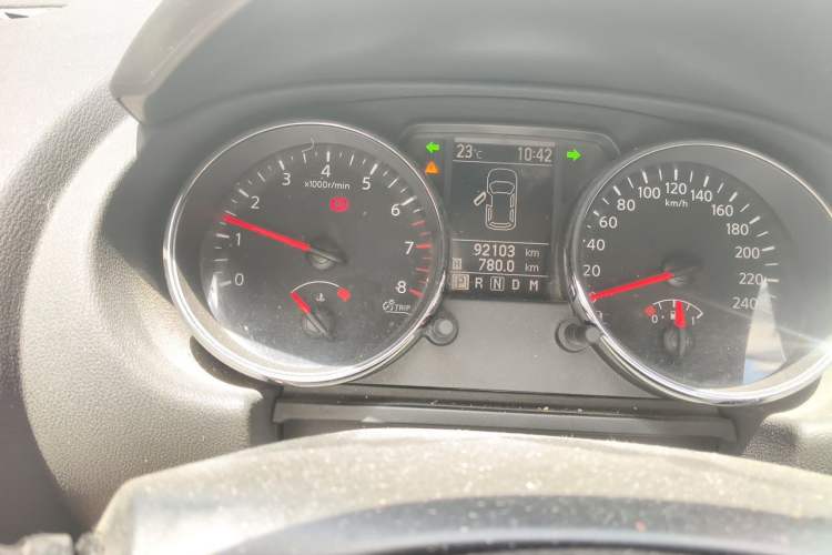 Used Nissan Qashqai 2011 2.0 XV Lea CVT 2WD Odometer Close Up