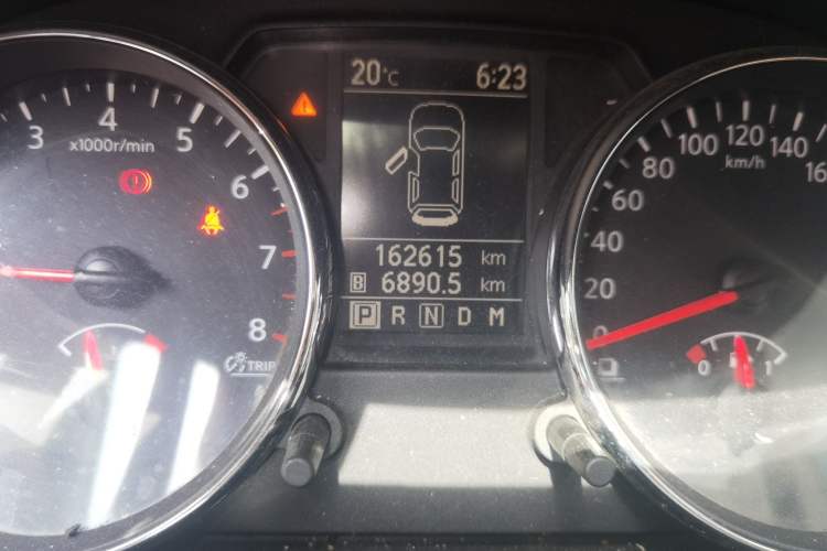 Used Nissan Qashqai 2011 2.0 XV Lea CVT 2WD Odometer Close Up
