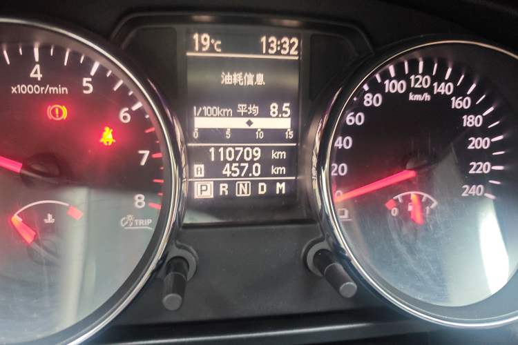 Used Nissan Qashqai 2011 2.0 XV Lea CVT 2WD Odometer Close Up