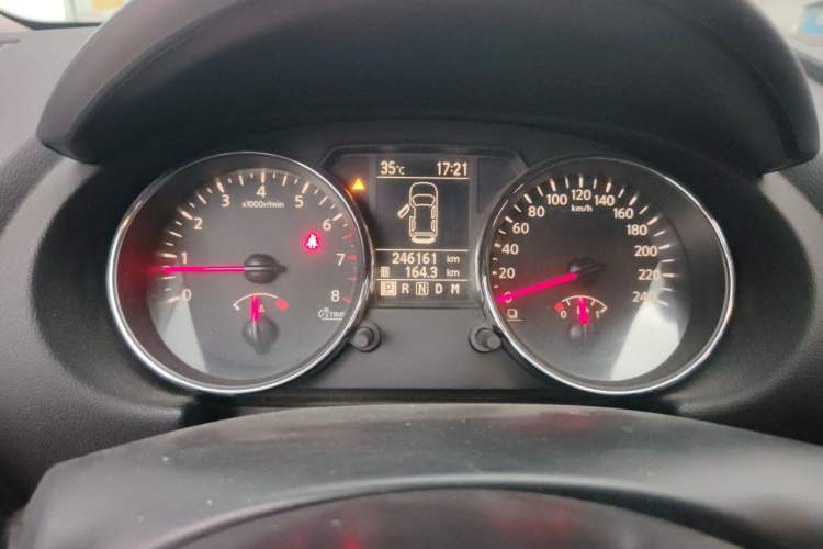 Used Nissan Qashqai 2011 2.0 XV Lea CVT 2WD Odometer Close Up