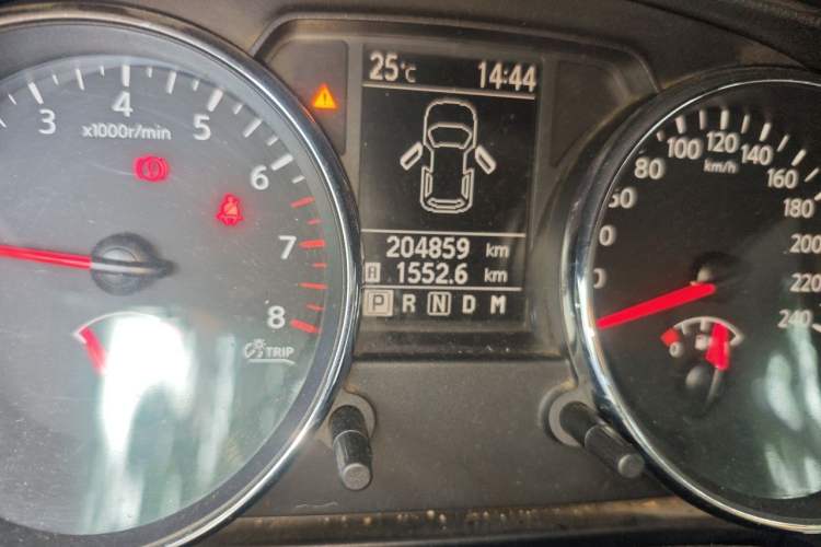 Used Nissan Qashqai 2011 2.0 XV Lea CVT 2WD Odometer Close Up