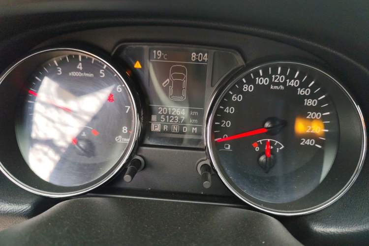Used Nissan Qashqai 2011 2.0 XV Lea CVT 2WD Odometer Close Up