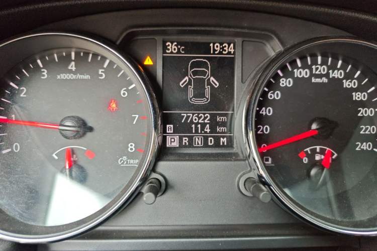 Used Nissan Qashqai 2011 2.0 XV Lea CVT 2WD Odometer Close Up