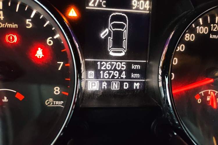 Used Nissan Qashqai 2011 2.0 XV Lea CVT 2WD Odometer Close Up