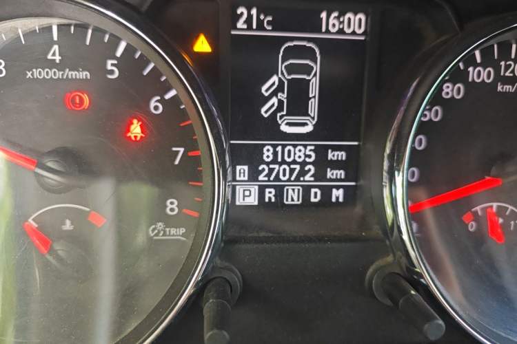 Used Nissan Qashqai 2011 2.0 XV Lea CVT 2WD Odometer Close Up
