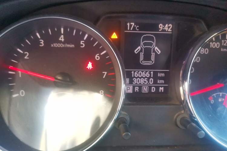 Used Nissan Qashqai 2011 2.0 XV Lea CVT 2WD Odometer Close Up