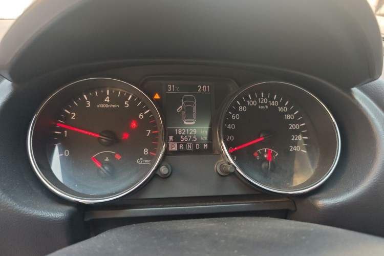 Used Nissan Qashqai 2011 2.0 XV Lea CVT 2WD Odometer Close Up