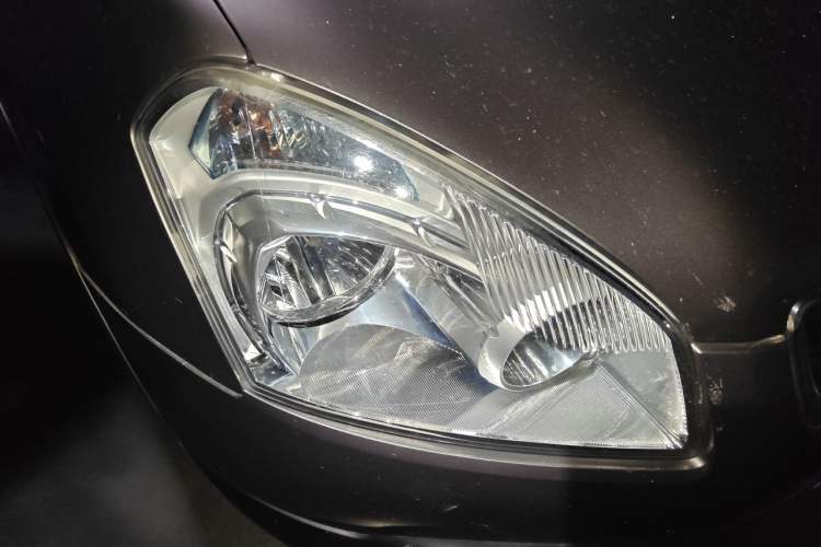 Used Nissan Qashqai 2011 2.0 XL Fire CVT 2WD Right Front Headlight