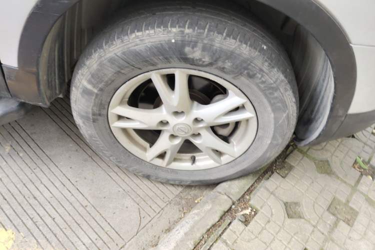 Used Nissan Qashqai 2011 2.0 XL Fire 6MT 2WD Right Front Wheel Hub