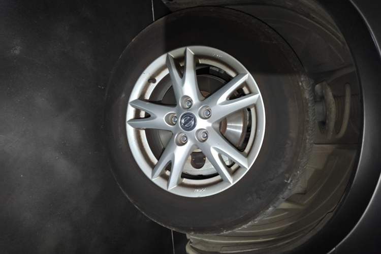 Used Nissan Qashqai 2011 2.0 XL Fire CVT 2WD Right Front Wheel Hub