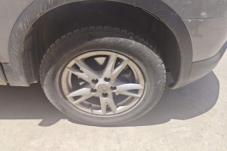Used Nissan Qashqai 2011 2.0 XL Fire 6MT 2WD Right Front Wheel Hub