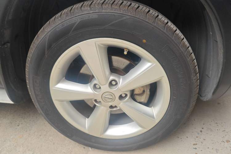 Used Nissan Qashqai 2011 2.0 XV Lea CVT 2WD Right Front Wheel Hub