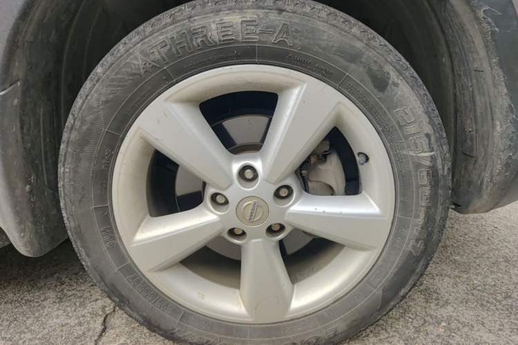 Used Nissan Qashqai 2011 2.0 XV Lea CVT 2WD Right Front Wheel Hub
