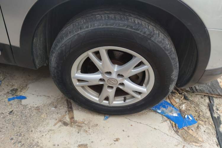 Used Nissan Qashqai 2011 2.0 XL Fire 6MT 2WD Right Front Wheel Hub