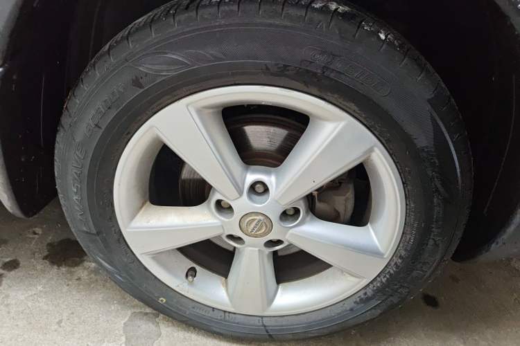 Used Nissan Qashqai 2011 2.0 XV Lea CVT 2WD Right Front Wheel Hub