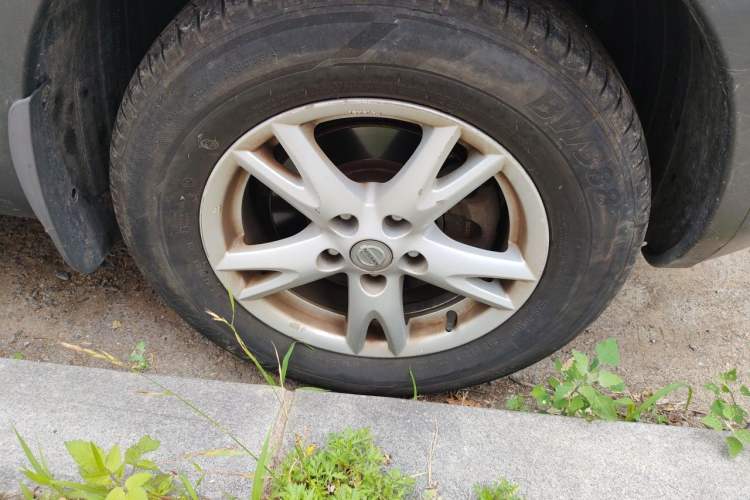 Used Nissan Qashqai 2011 2.0 XL Fire CVT 2WD Right Front Wheel Hub