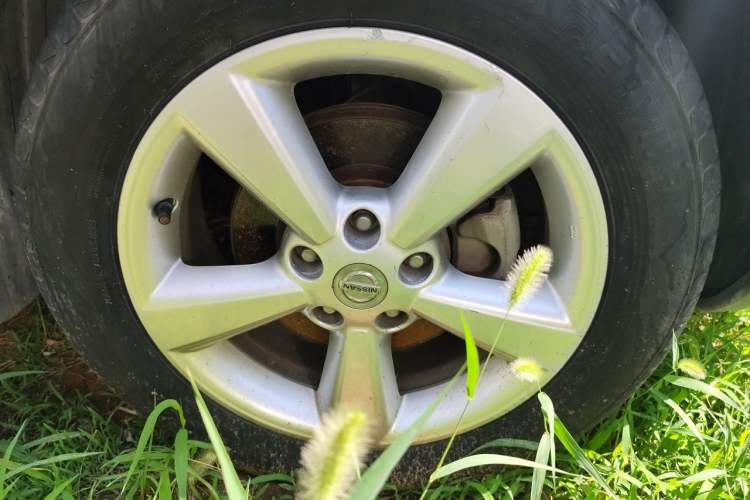 Used Nissan Qashqai 2011 2.0 XV Lea CVT 2WD Right Front Wheel Hub
