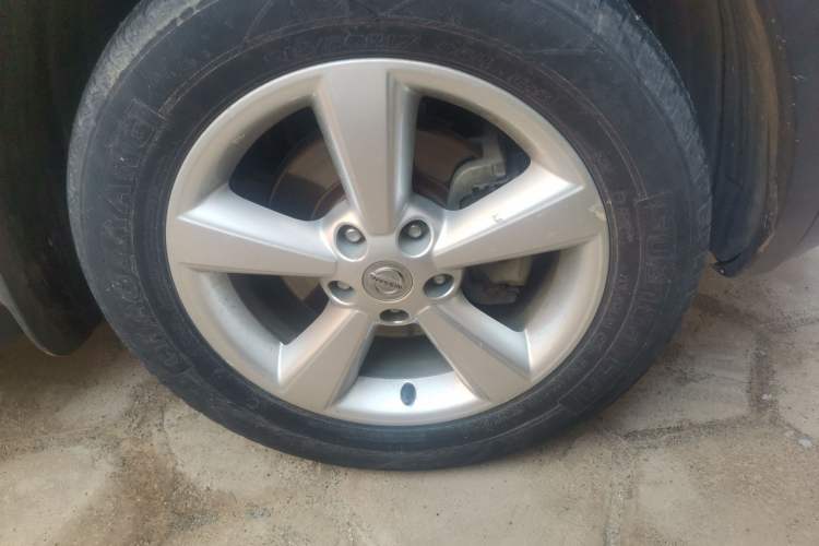 Used Nissan Qashqai 2011 2.0 XV Lea CVT 2WD Right Front Wheel Hub