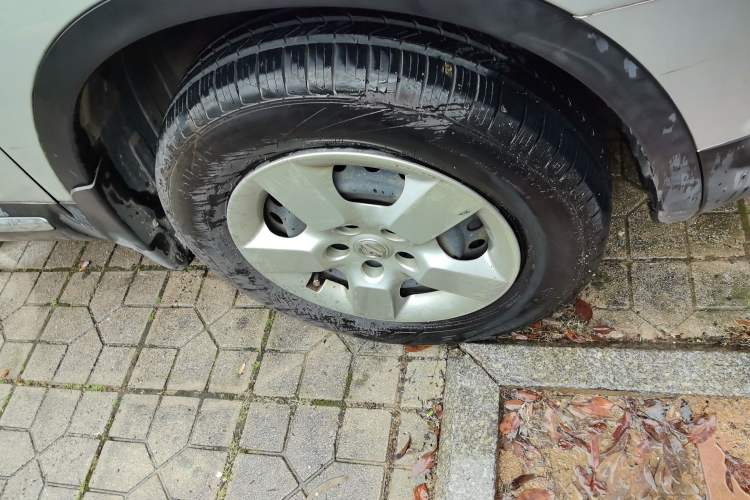 Used Nissan Qashqai 2011 1.6XE Wind 5MT 2WD Right Front Wheel Hub