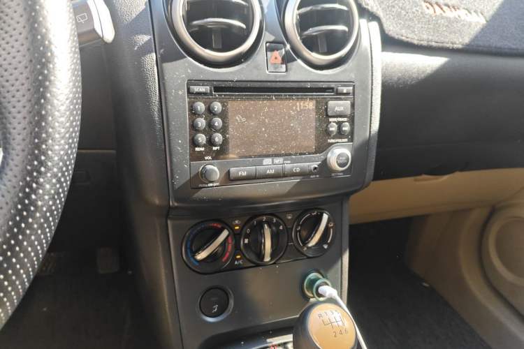 Used Nissan Qashqai 2011 2.0 XL Fire 6MT 2WD Audio And AC Panel