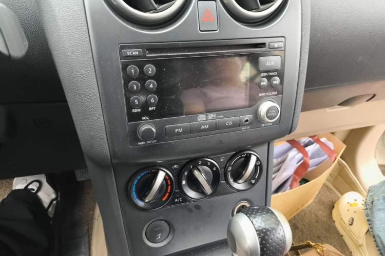 Used Nissan Qashqai 2011 2.0 XL Fire CVT 2WD Audio And AC Panel