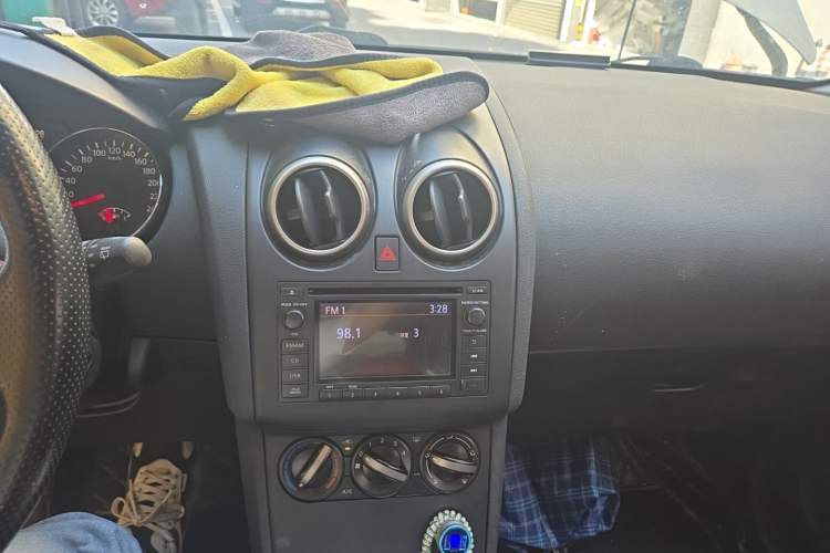 Used Nissan Qashqai 2011 2.0 XL Fire CVT 2WD Audio And AC Panel