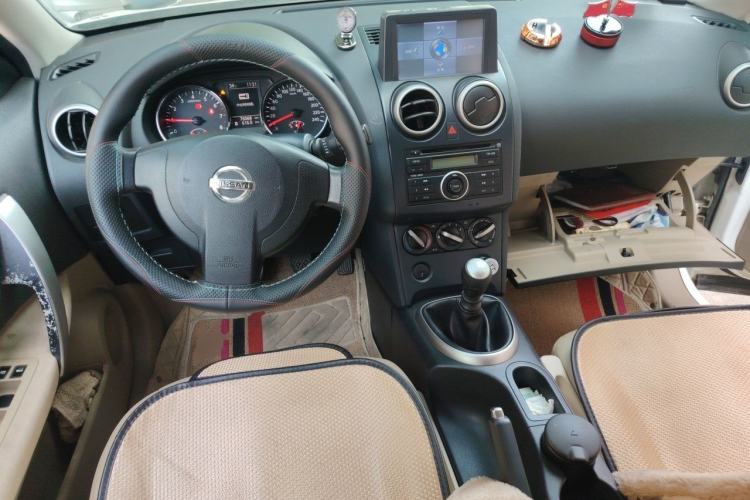 Used Nissan Qashqai 2011 2.0 XL Fire 6MT 2WD Center Console