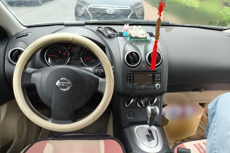 Used Nissan Qashqai 2011 2.0 XL Fire CVT 2WD Center Console