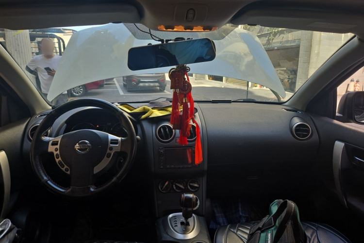 Used Nissan Qashqai 2011 2.0 XL Fire CVT 2WD Center Console
