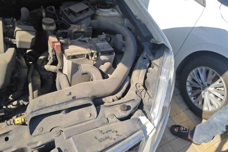 Used Nissan Qashqai 2011 2.0 XL Fire 6MT 2WD Engine Bay Left