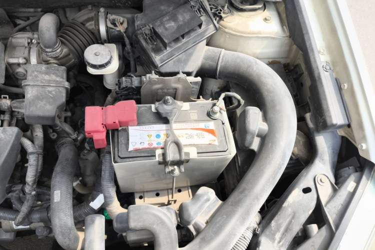 Used Nissan Qashqai 2011 2.0 XL Fire CVT 2WD Engine Bay Left